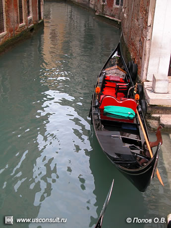 Гондолы являлись пассажирским и грузовым транспортом Венеции.